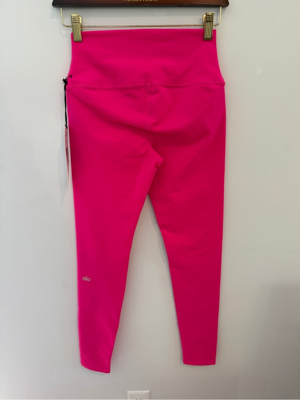 Alo Hot Pink Leggings Size Small NWT - Picture 2 of 8